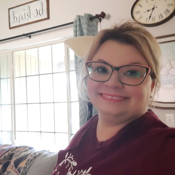 Meet your Posher, Shelley - Picture 3 of 4